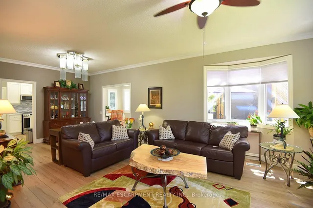 Additional image 6 of 241 SILVERBIRCH Blvd