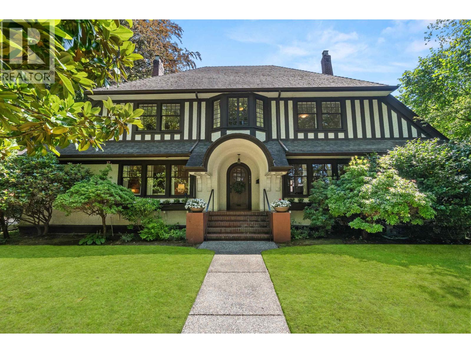 4412 MARGUERITE STREET|Vancouver, British Columbia V6J4G6