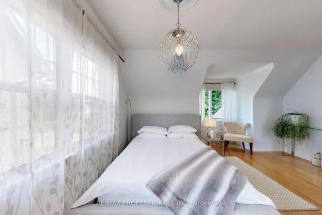 Additional image 29 of 126 Laurel Ave