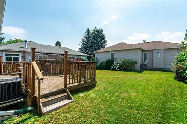 Additional image 21 of 281 Silverbirch Blvd Unit 19