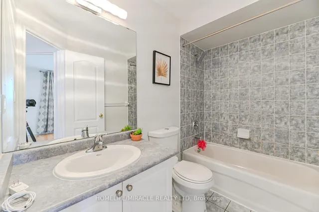 Additional image 44 of 40 Janda Crt