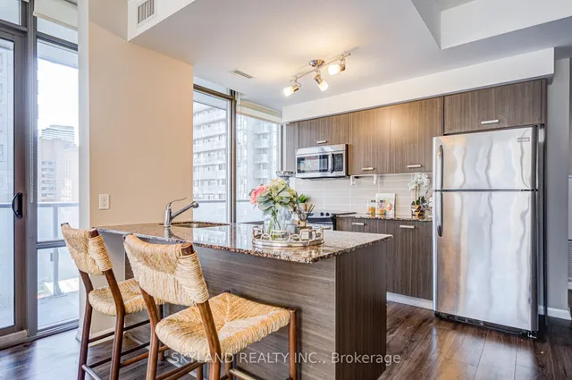 Additional image 9 of 832 Bay St Unit 805