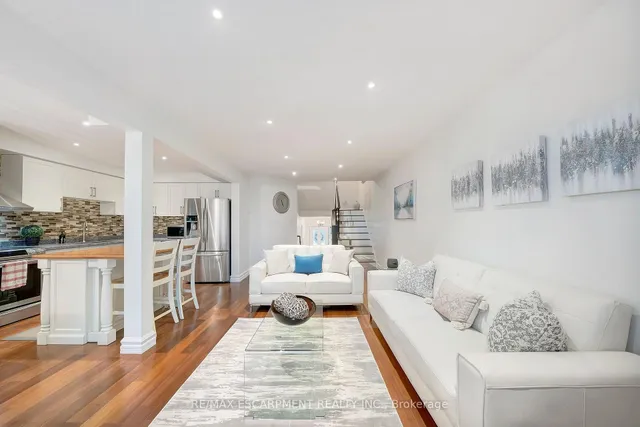 Additional image 8 of 800 PARAMOUNT Dr Unit 28