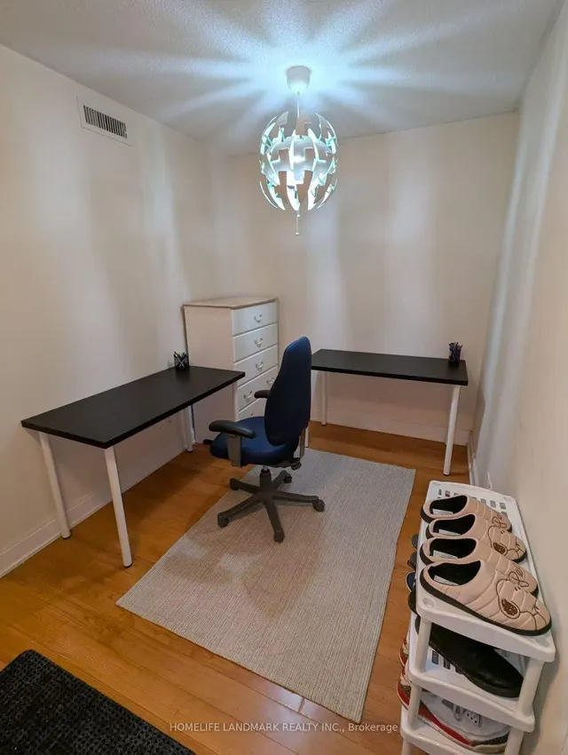 Additional image 3 of 135 Village Green Sq Unit 2021