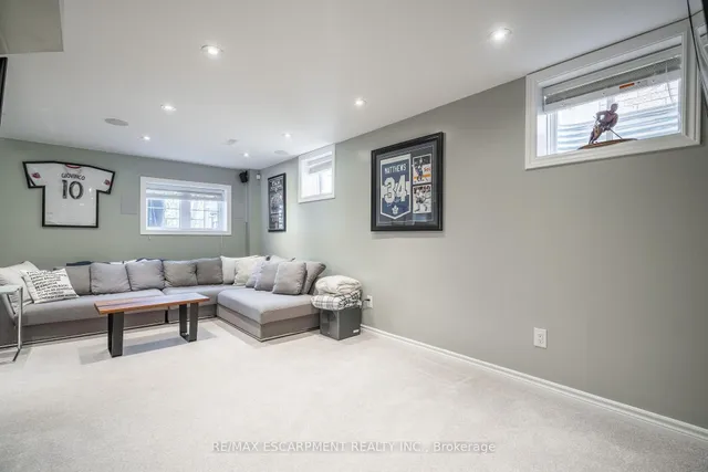 Additional image 35 of 80 Montreal Circ