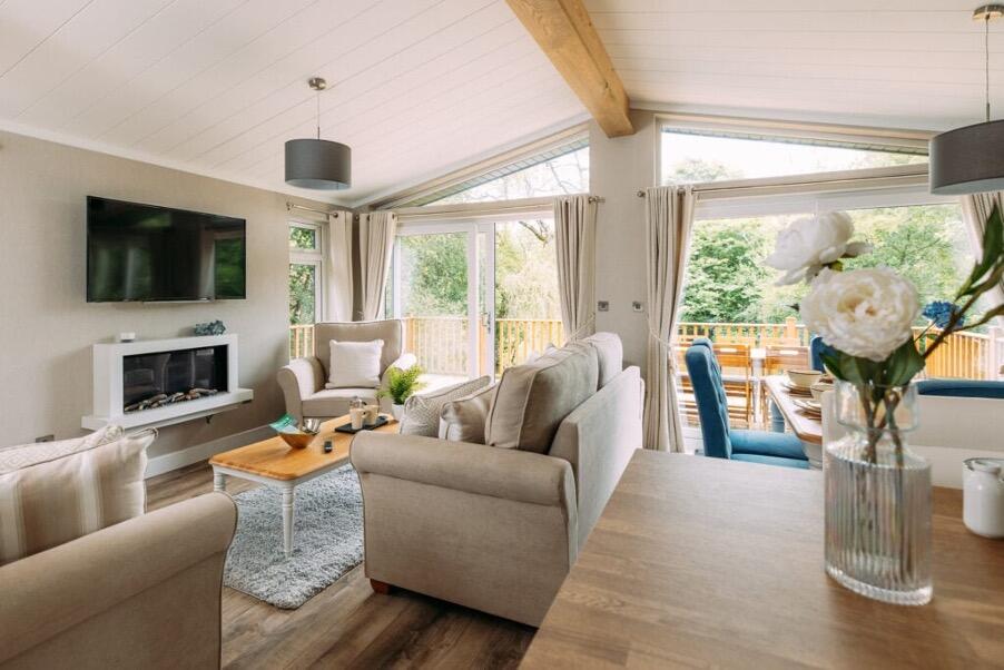 Additional image 3 of BA13 4EH