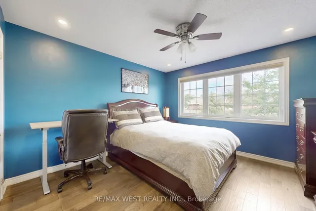 Additional image 33 of 6 Igloo Tr