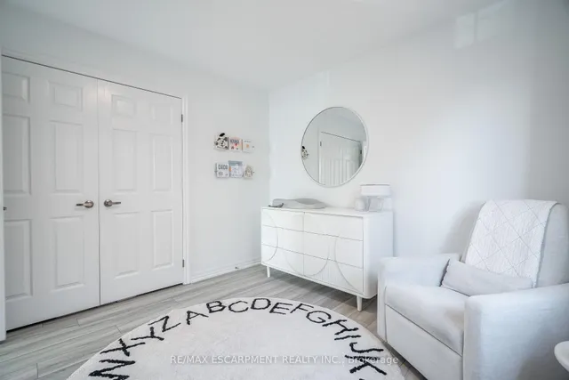 Additional image 21 of 80 Montreal Circ