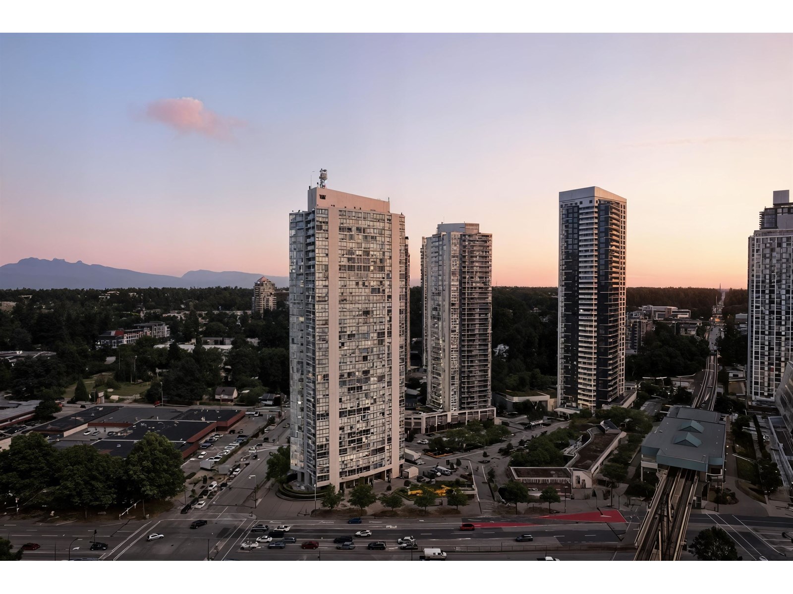 1001 13618 100 AVENUE|Surrey, British Columbia V3T0A8