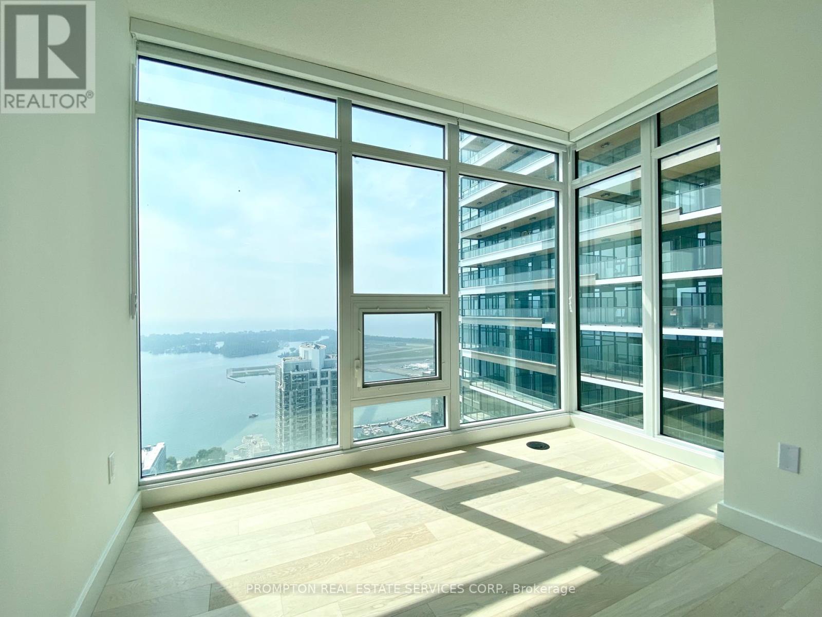 6207 - 1 CONCORD CITYPLACE WAY|Toronto (Waterfront Communities), Ontario M5V0X3