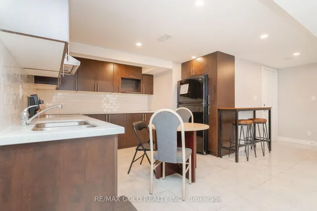 Additional image 30 of 10 Brookdale Cres