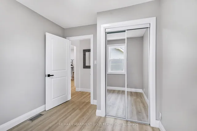 Additional image 24 of 10 Comet Ave