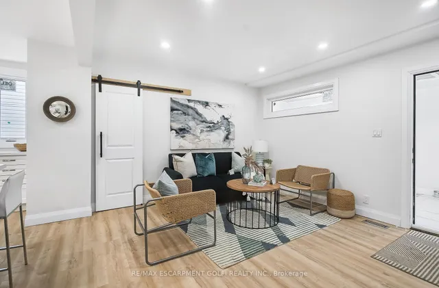 Additional image 7 of 10 Comet Ave