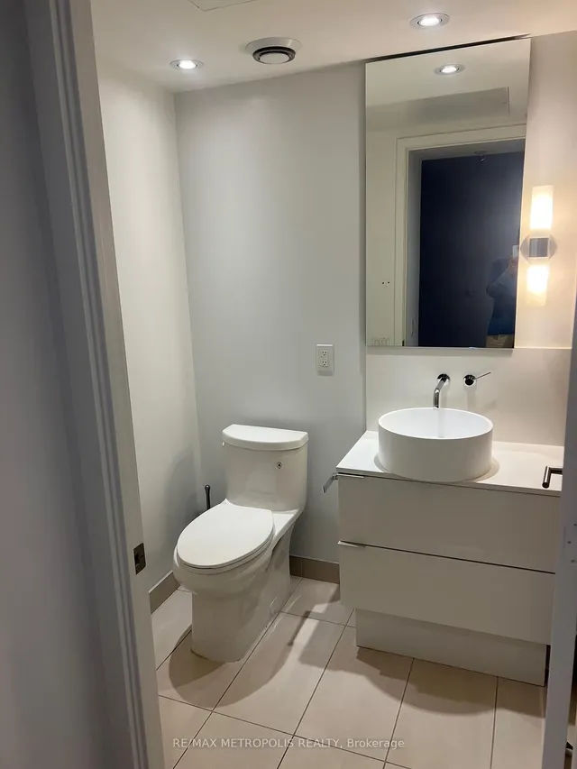 Additional image 10 of 161 Roehampton Ave Unit 1805