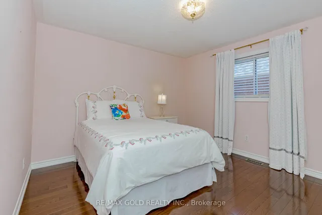 Additional image 43 of 25 Red Cedar Cres