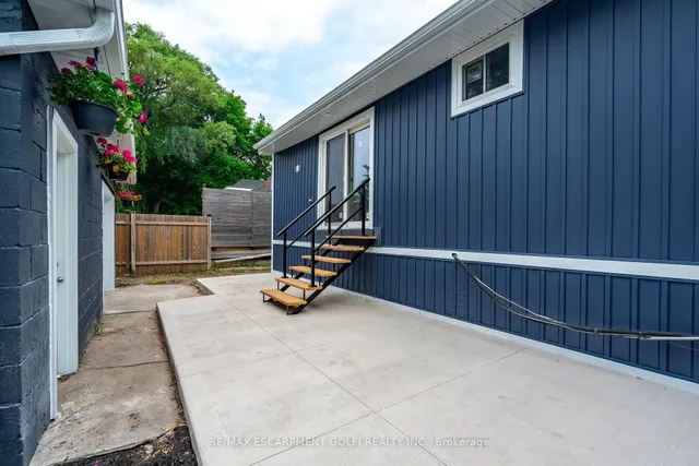 Additional image 36 of 10 Comet Ave