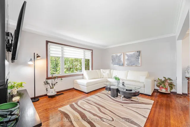 Additional image 8 of 1549 Royal York Rd