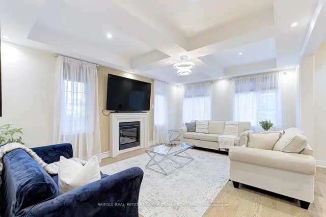 Additional image 17 of 17 Frost St