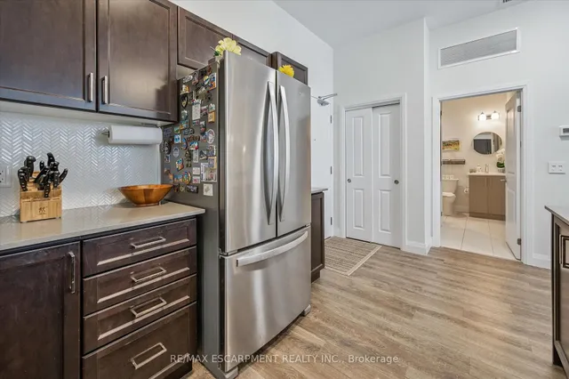 Additional image 12 of 1 Redfern Ave Unit 102