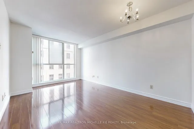 Additional image 8 of 736 Bay St Unit 1009