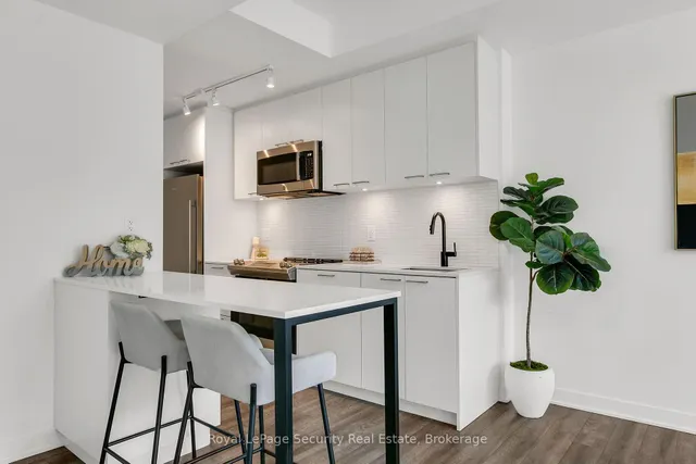 Additional image 17 of 40 Ed Clark Gdns Unit TH 22