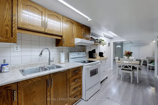 Additional image 28 of 157 Emerson Ave