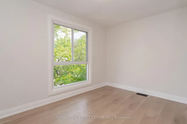 Additional image 29 of 29 Geraldine Crt