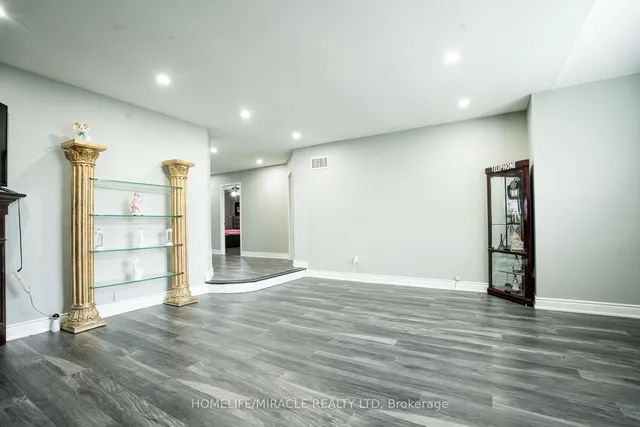 Additional image 39 of 16 Signet Crt