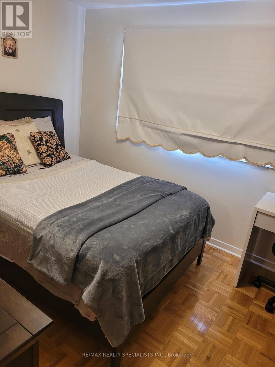 ROOM 3 - 2252 BUTTONBUSH CRESCENT|Mississauga (Erin Mills), Ontario L5L1C5