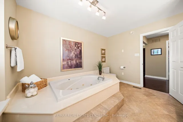 Additional image 38 of 4165 Stonebridge Cres