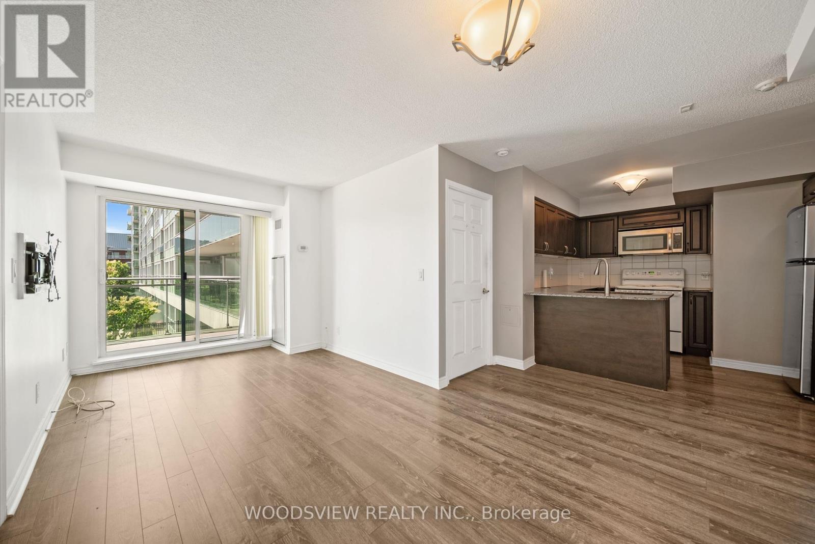 Property image for 233 - 60 FAIRFAX CRESCENT|Toronto (Clairlea-Birchmount), Ontario M1L1Z8