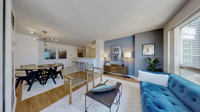 10 Yonge St Unit 907