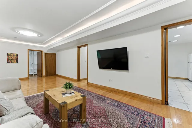 Additional image 36 of 286 LLOYMINN Ave