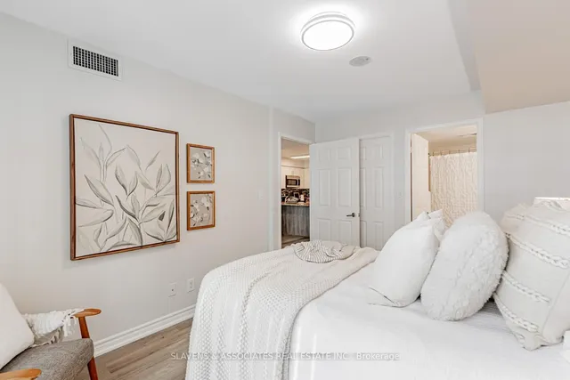 Additional image 17 of 35 Hollywood Ave Unit 918