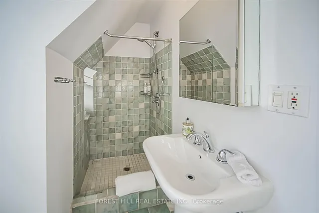 Additional image 29 of 47 Rowley Ave