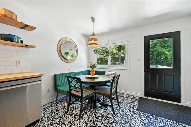 Additional image 16 of 94 Royal Ave