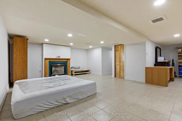 Additional image 20 of 15 Lockton Cres