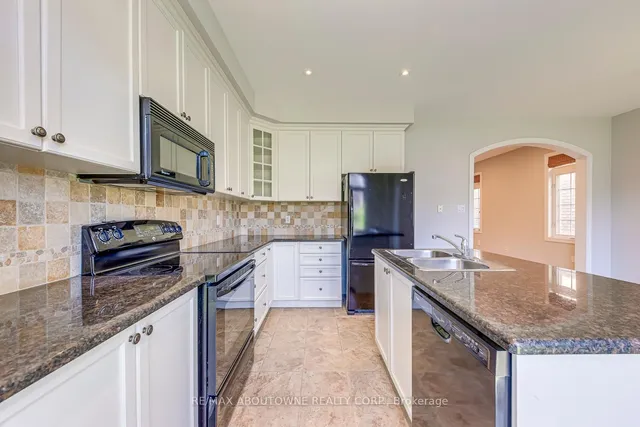 Additional image 15 of 1254 Craigleith Rd