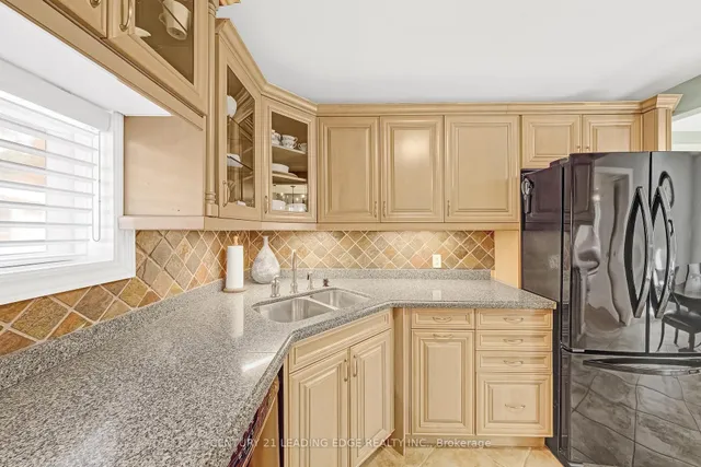 Additional image 37 of 215 Wexford Ave
