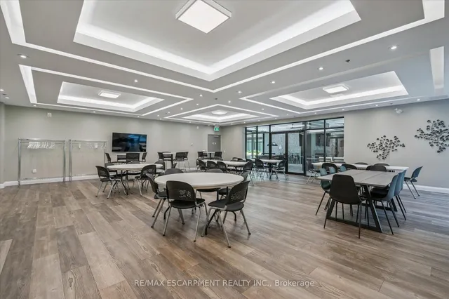 Additional image 38 of 1 Redfern Ave Unit 102