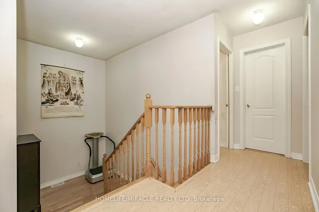 Additional image 22 of 20 Oblate Cres