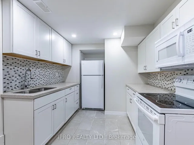 Additional image 34 of 67 Locker Pl