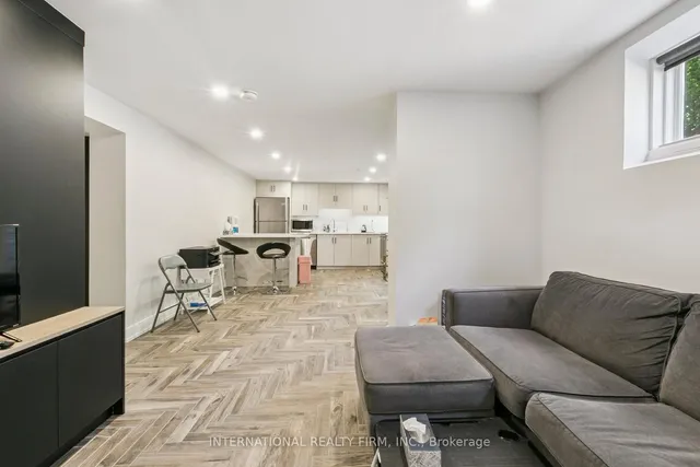Additional image 32 of 27 Treadgold Cres
