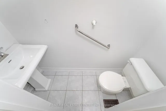 Additional image 21 of 6 Baccarat Cres