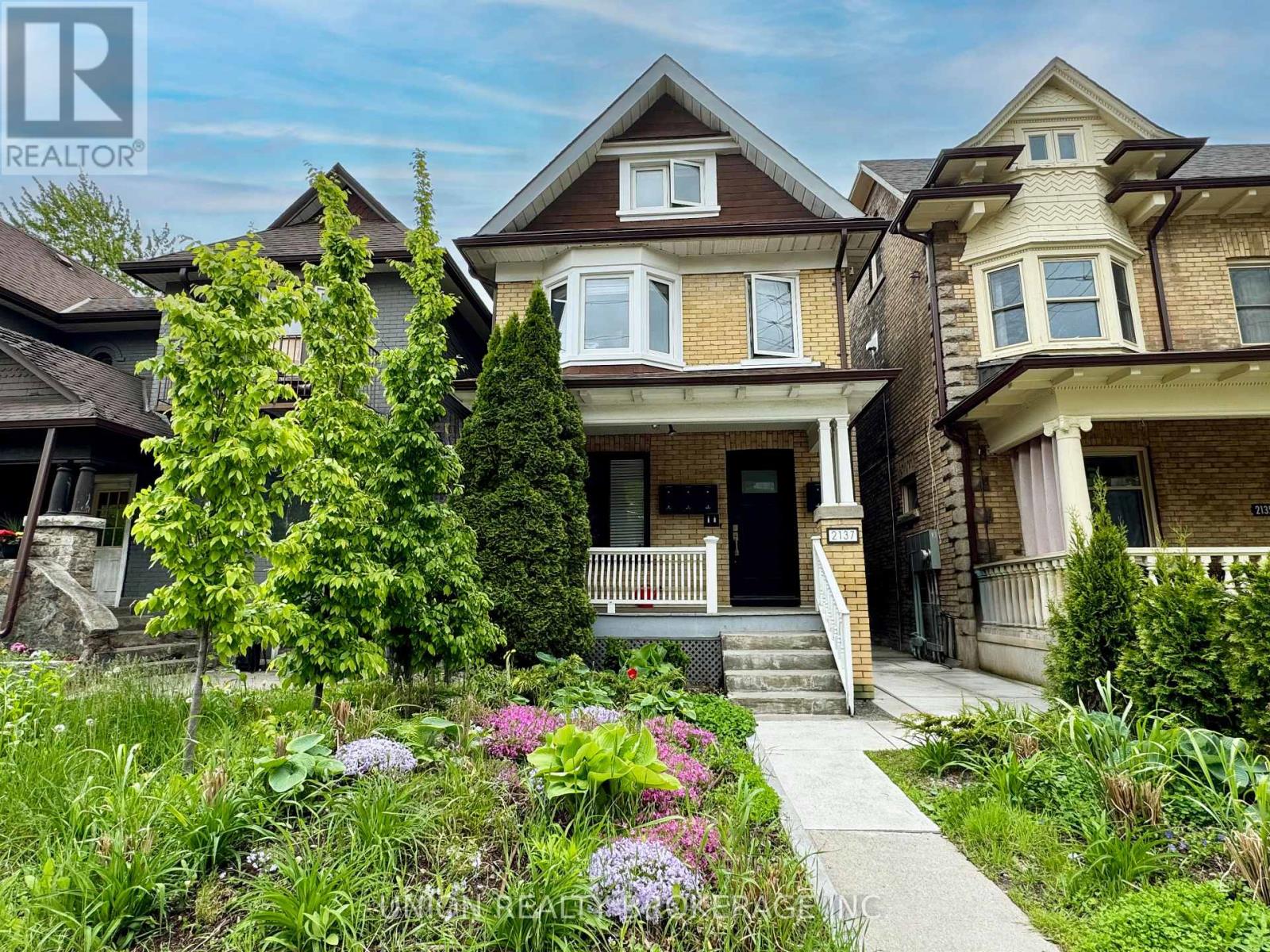 Property image for UPPER - 2137 GERRARD STREET E|Toronto (East End-Danforth), Ontario M4E2C1
