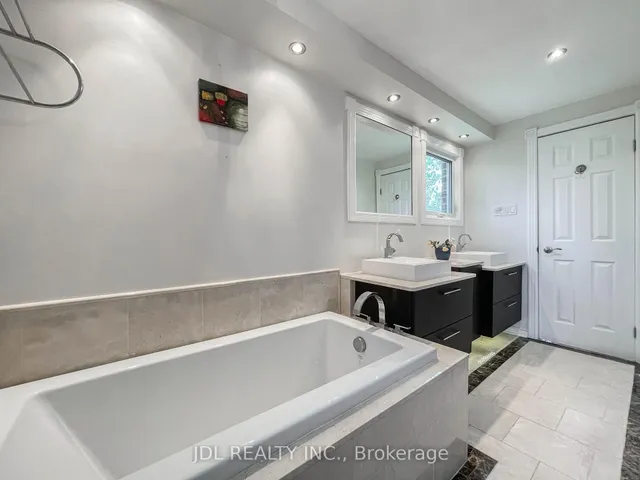 Additional image 36 of 126 Weir Cres