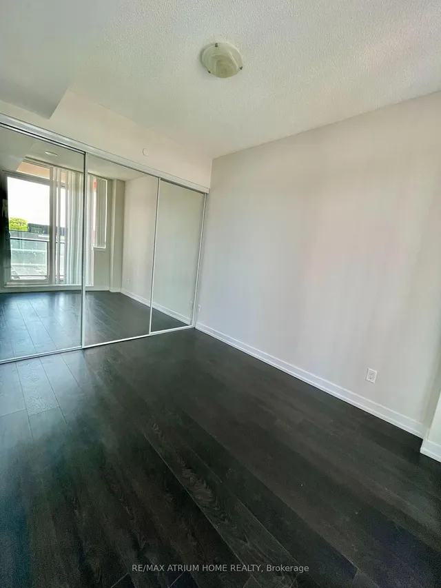 Additional image 4 of 297 College St Unit 618