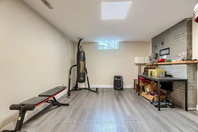 Additional image 29 of 33 MILES St