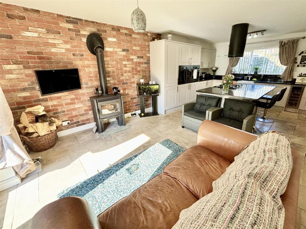 Additional image 3 of Benn Gardens, Clayton, Bradford