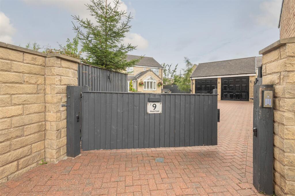 Additional image 37 of 9, Hazel Fold, Queensbury, BD13 2FE